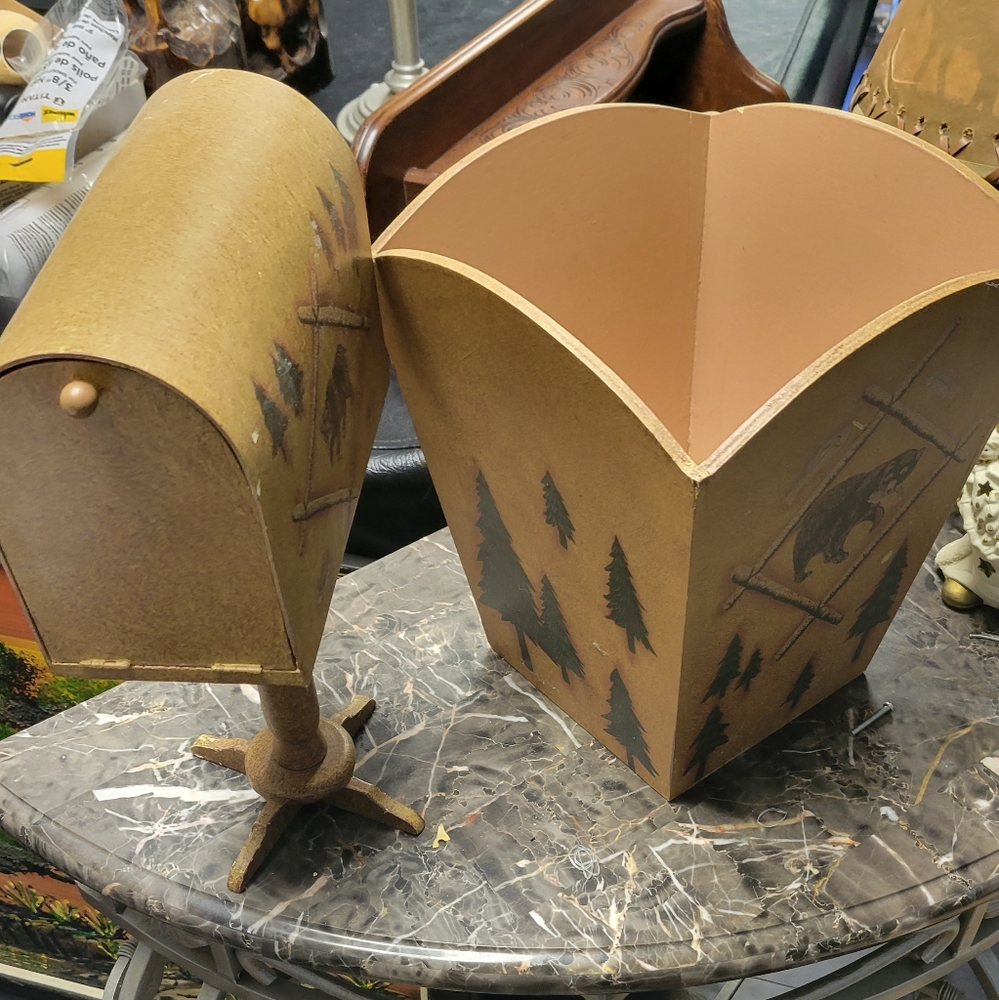 Decor mail box and small trash can with forest motif